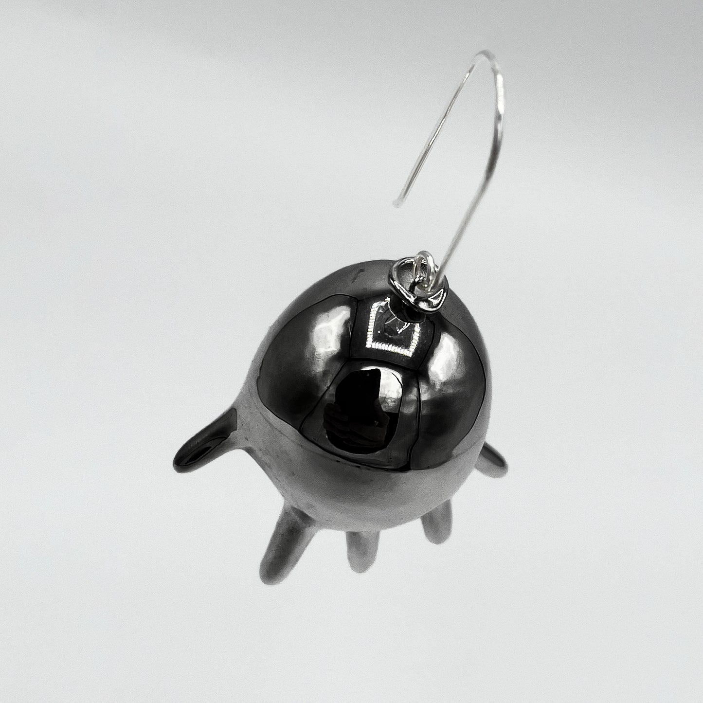 GLOVE BALLOON SINGLE EARRING